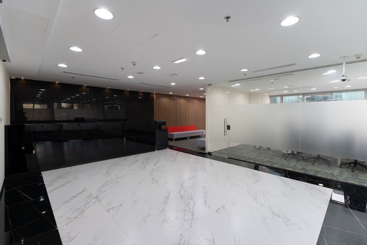Black Swan workspace - Image 1